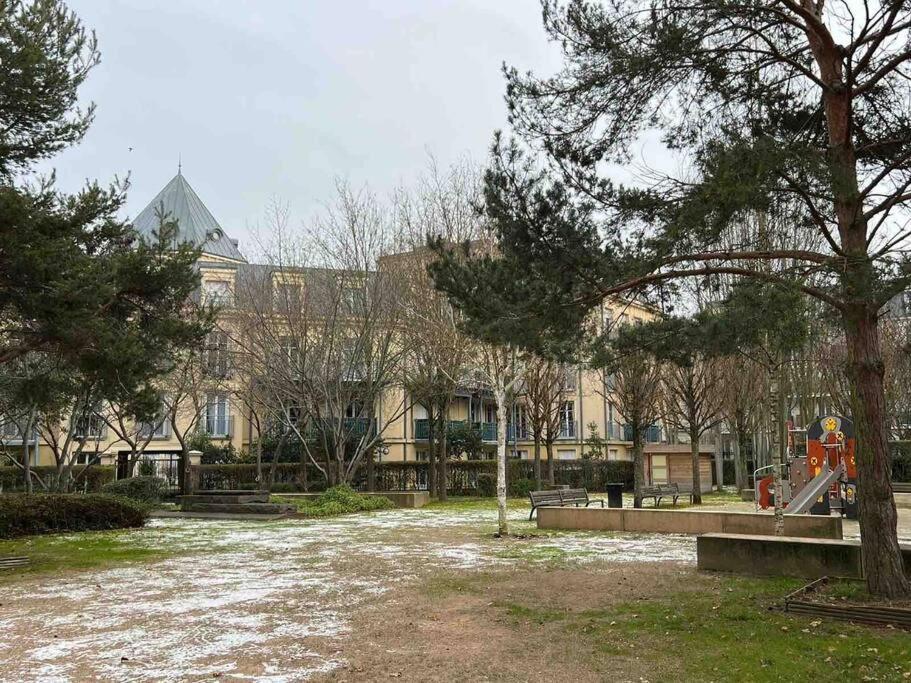 Appartement Familial 8 Personnes Proche De Disney Et Paris Шеси Екстериор снимка